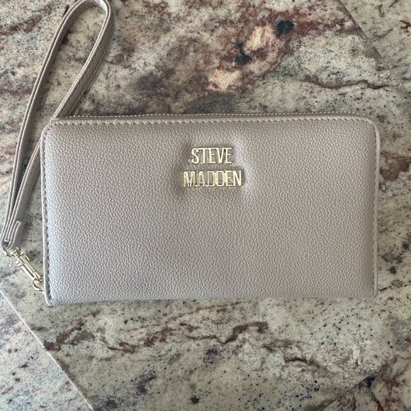 Steve Madden Zip Around Logo Wallet Taupe- Brand New - Picture 2 of 5